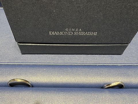 【銀座ダイヤモンドシライシの口コミ】 ウェーブデザインなのでとても指が綺麗に見えます。ダイヤモンドが5石なの…