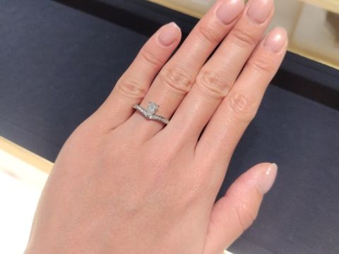 【ショーメ(CHAUMET)の口コミ】 ショーメの婚約指輪はティアラを連想させるような素敵なデザインのものが…