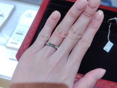 【カルティエ(Cartier)の口コミ】 シンプルなデザインの結婚指輪も見てみたかったため、試着しました。少し…