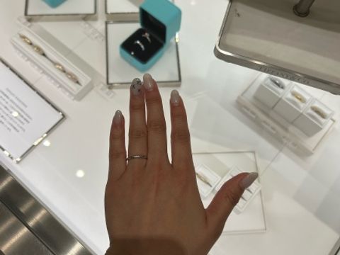 【ティファニー(Tiffany & Co.)の口コミ】 ティファニーのフォーエバーウェディングバンドリングを試着しました。小…