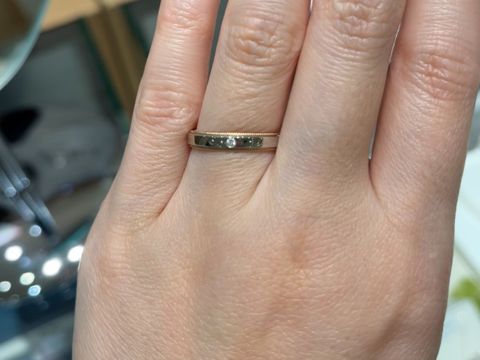 【ESTELLE(エステール)の口コミ】 プラチナとゴールドがどちらも含まれたデザインで、珍しく個性的だと思い…