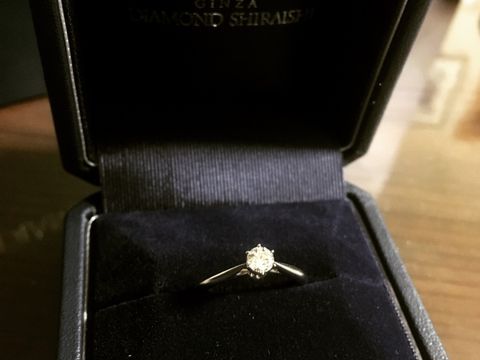 【銀座ダイヤモンドシライシの口コミ】 可愛らしい指輪というよりは、クールで綺麗めな指輪がいいなと思っていた…