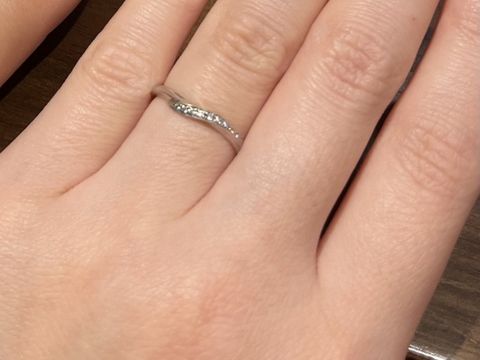 【Foulason(フレゾン)の口コミ】 ウェーブのデザインを探していたところ、希望通りのデザインだったため手…