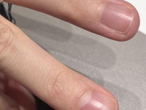 【ラザール ダイヤモンド(LAZARE DIAMOND)の口コミ】 ダイヤモンドが中心に並んでいるものか、２つに分かれているのかどちらに…