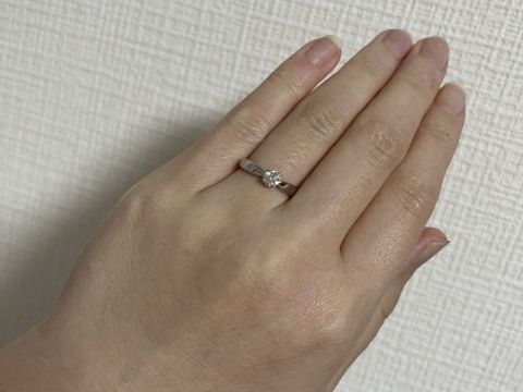 【ティファニー(Tiffany & Co.)の口コミ】 シンプルさはありますが、中央のダイヤモンドの存在感があり、高級感を感…