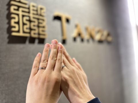【TANZO.(鍛造指輪)の口コミ】 全てフルオーダーで作りました。
ストレートタイプで表面は中央にダイヤ、…