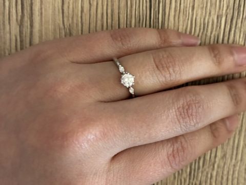 【COCKTAIL(カクテル)の口コミ】 このたび、素敵な婚約指輪に出会えたことをとても嬉しく思っています。特…