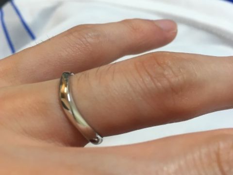 【銀座ダイヤモンドシライシの口コミ】 シンプルかつ日常的につけやすいデザインを探していてマッチしました。
ひ…