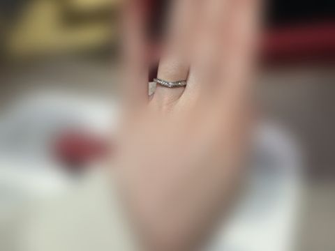 【カルティエ(Cartier)の口コミ】 ハーフエタニティでカーブがきつすぎないデザインのものを探しており試着…