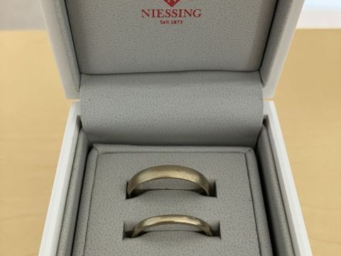 【NIESSING(ニーシング)の口コミ】 ゴールドでシンプル＆マットなデザインの指輪を探していましたので、鍛造…