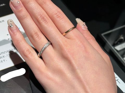 【エクセルコダイヤモンド(EXELCO DIAMOND)の口コミ】 実際に試着してみると、驚くほど手に馴染む着け心地で、指がすっきり細く…