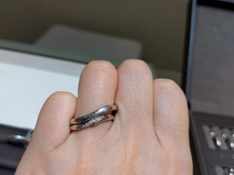 【アイプリモ(I-PRIMO)の口コミ】 レディースは7つのダイヤが北斗七星を表現していて、メンズは裏に北極星を…