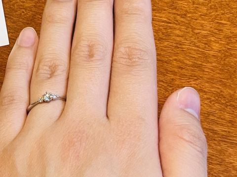 【TRECENTI(トレセンテ)の口コミ】 ダイヤの周りが少し細くなっているため、ダイヤが際立つデザインだと思い…