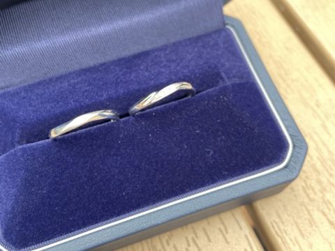 【銀座ダイヤモンドシライシの口コミ】 緩くウェーブしているところがポイントです。海をイメージして横から見る…