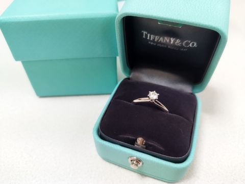 【ティファニー(Tiffany & Co.)の口コミ】 歴史のあるデザインで、小さめのダイヤモンドでもとても綺麗に輝きます。…