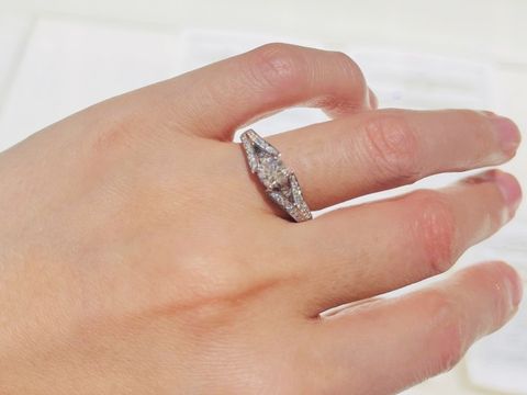 【俄(にわか)の口コミ】 デザインもダイヤの数もクオリティも素晴らしいです。二段のメレダイヤが…