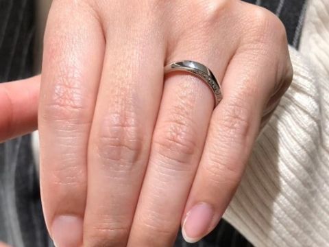 【俄(にわか)の口コミ】 最初は、【初桜】という結婚指輪が気になっていたのですが、私達の好みか…