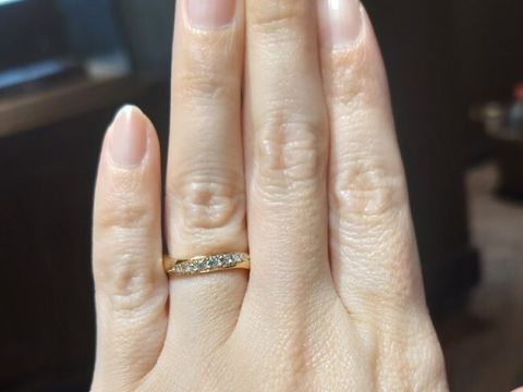 【TANZO.(鍛造指輪)の口コミ】 金属の種類はプラチナと決めていましたが、実際試着してみるとゴールドが…