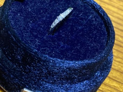 【4℃ BRIDAL(ヨンドシーブライダル)の口コミ】 価格がリーズナブルでデザインがとてもかわいいです。
指輪にウェーブがか…