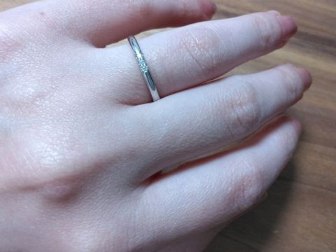 【ティファニー(Tiffany & Co.)の口コミ】 キラキラ小ぶりなダイアモンドが3粒施されており、悪目立ちせず、かといっ…