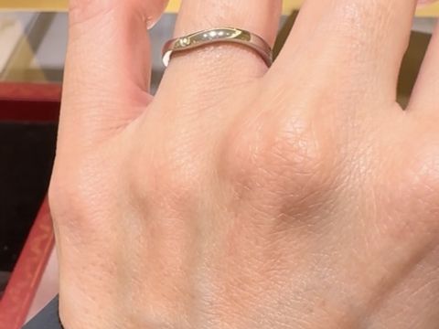 【カルティエ(Cartier)の口コミ】 結婚指輪でとても有名なカルティエのバレリーナです。V字なので指を長く綺…