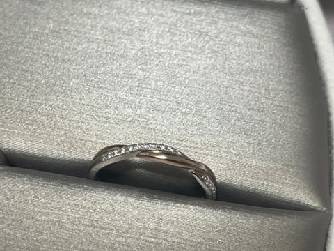 【I's stone(アイズストーン)の口コミ】 ウェーブ感が可愛く、重ね付けしても邪魔にならないデザインでした。また…