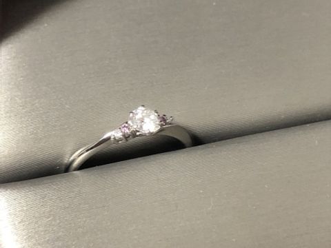 【I's stone(アイズストーン)の口コミ】 一目惚れしたデザインでした。
他店舗でも数多くの指輪を見てきましたが、…