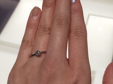 【俄(にわか)の口コミ】 デザインと4Cのクオリティと価格です。デザインとダイヤモンドのクオリテ…