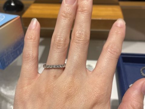 【銀座ダイヤモンドシライシの口コミ】 プラチナのハーフエタニティです。爪留めのため、ダイヤモンドの並びが目…