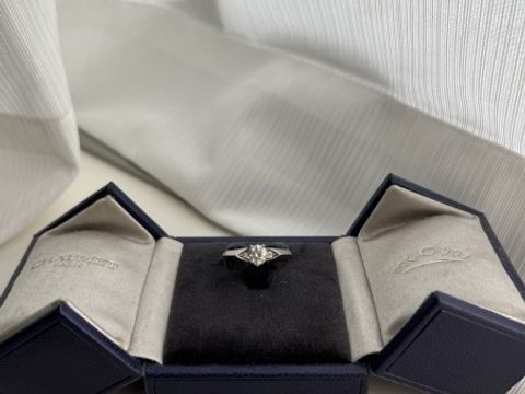 【ショーメ(CHAUMET)の口コミ】 唯一無二のデザイン性がある指輪が欲しくて購入しました。指は細く節々が…