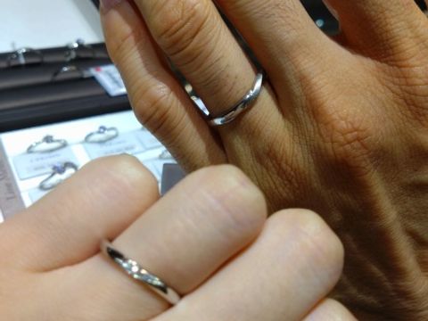 【アイプリモ(I-PRIMO)の口コミ】 結婚指輪と婚約指輪を二つ重ねづけできることが大丈夫なもの、デザイン的…