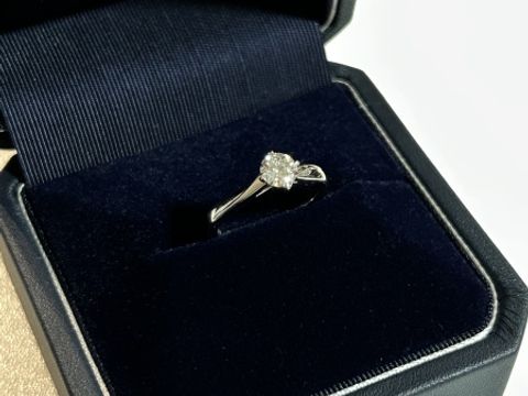 【銀座ダイヤモンドシライシの口コミ】 ダイヤモンドの輝きをはかるサリネライトレポートがついているので、自信…