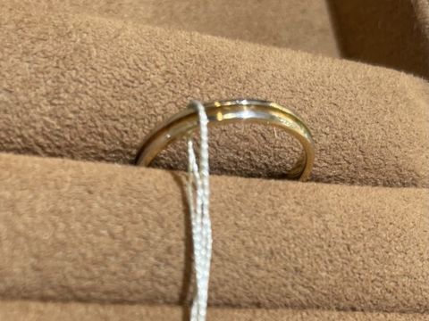 【Honey Bride(ハニーブライド)の口コミ】 プラチナとゴールドがシンプルに混ざっているこのデザインが珍しくて気に…