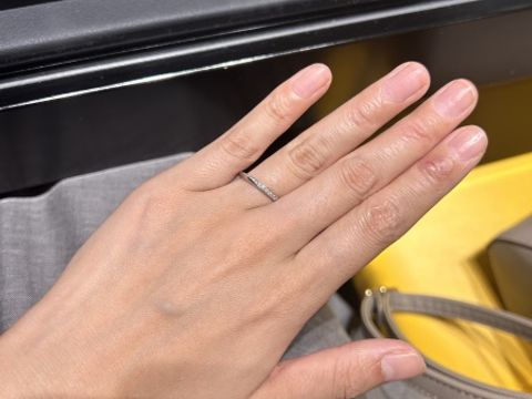 【銀座ダイヤモンドシライシの口コミ】 シンプルだけど少しひねりがあるデザインでいいなと思いました。ダイヤモ…