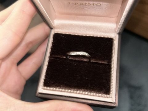 【アイプリモ(I-PRIMO)の口コミ】 小さなダイヤモンドが緩やかなカーブを描いていくつも並んでおり、正面だ…