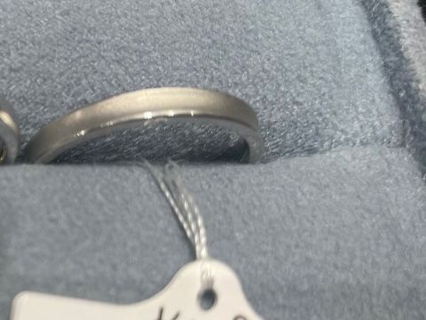 【ケイウノ ブライダル(K.UNO BRIDAL)の口コミ】 マット加工が施されており、男性の指に馴染みの良いデザインなところが気…