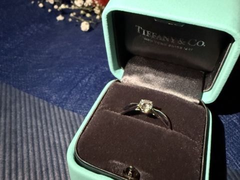 【ティファニー(Tiffany & Co.)の口コミ】 リングの台座あたりがきゅっと窄まっていて可愛いらしいデザインです。ま…