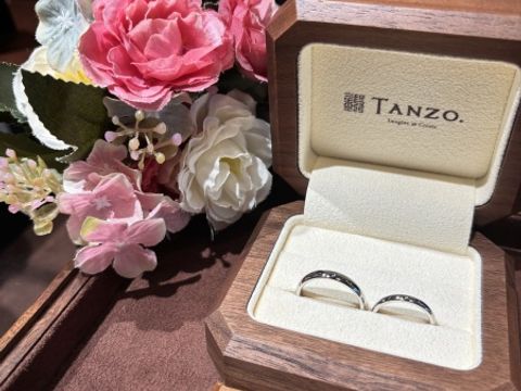 【TANZO.(鍛造指輪)の口コミ】 デザインも色も刻印も全てフルオーダーができ、好みを反映させやすいと感…
