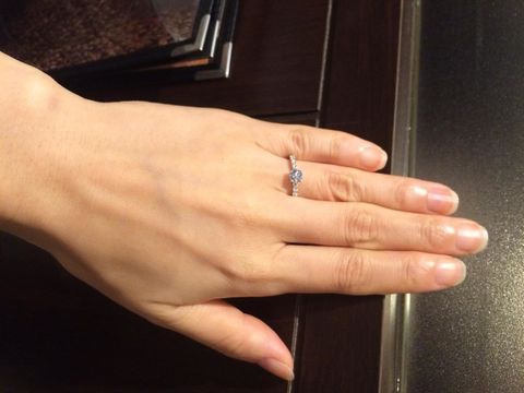 【TASAKI(タサキ)の口コミ】 実際に店舗でいろいろと試着して決めていきました。好きなデザインでも自…