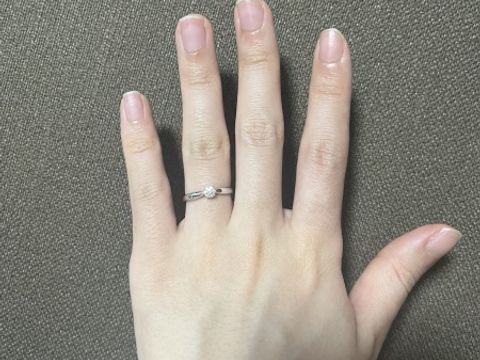【ティファニー(Tiffany & Co.)の口コミ】 シンプルなリングに真ん中に品質なダイヤがついていてとても上品な仕上が…