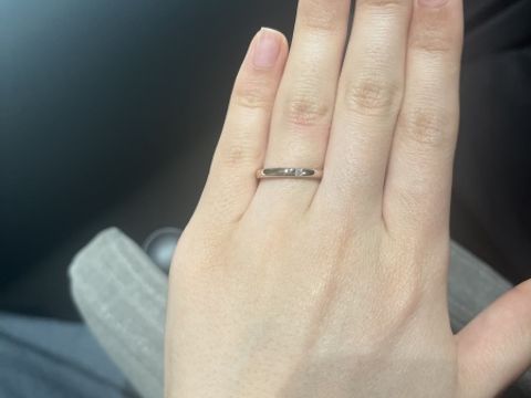 【アイプリモ(I-PRIMO)の口コミ】 担当していただいた店員さんに婚約指輪と一緒につけた時にとても綺麗に見…
