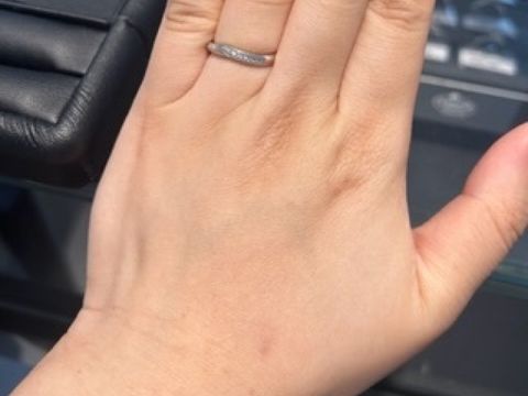 【エクセルコダイヤモンド(EXELCO DIAMOND)の口コミ】 店頭でいくつか試着した中で、この斜めにダイヤが入ったデザインがいちば…