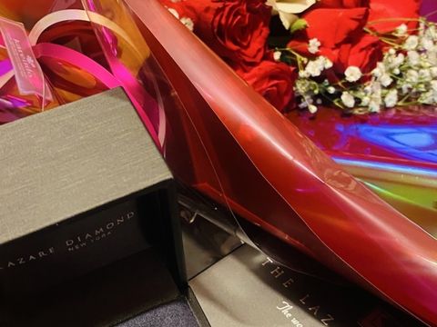 【ラザール ダイヤモンド(LAZARE DIAMOND)の口コミ】 シンプルで王道なものが良いと思い、この指輪を選びました。ねじれのない…