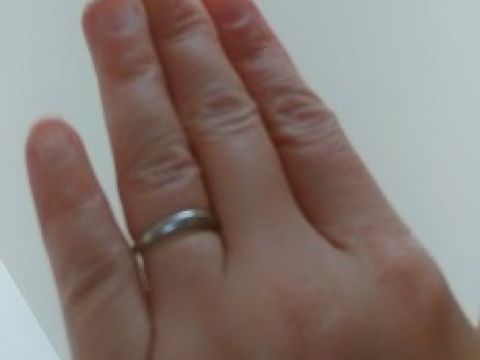 【4℃ BRIDAL(ヨンドシーブライダル)の口コミ】 結婚指輪なのでちょっと凝ったデザインにしたかったのですが、飽きたりす…
