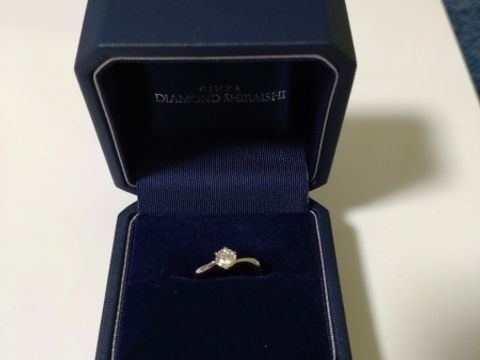 【銀座ダイヤモンドシライシの口コミ】 ウェーブのデザインとダイヤモンドの留め金がハートなのが気に入りました…