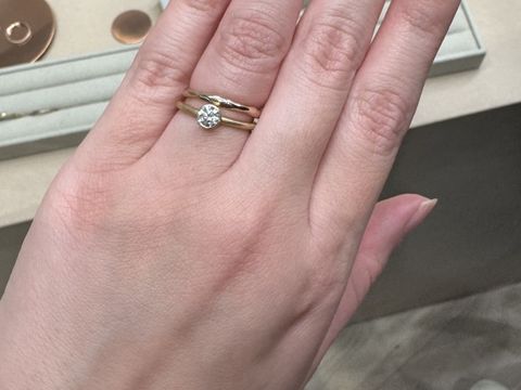 【mina.jewelry(ミナジュエリー)の口コミ】 夫と好きなデザインが違いそうなので、どちらも個人的に満足できるまで選…