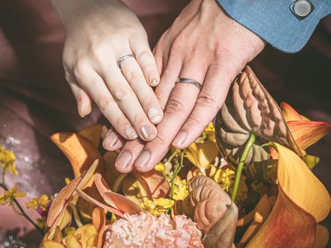 【俄(にわか)の口コミ】 曲線的なデザインなので、指が細く長く見えてお気に入りです。
女性用はピ…