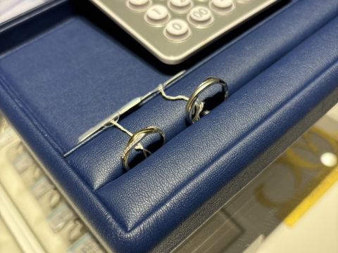 【銀座ダイヤモンドシライシの口コミ】 スタイリッシュなデザインが好きで、試着して心打たれました...！！キラキ…