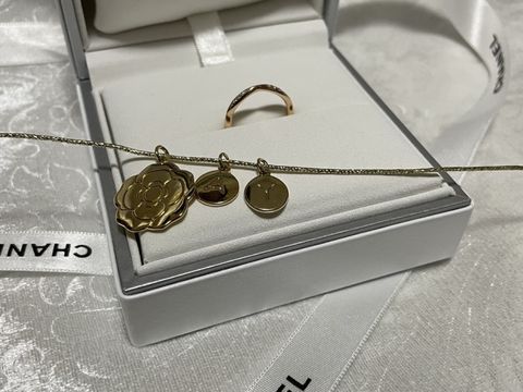 【シャネル(CHANEL)の口コミ】 婚約指輪のこだわりはなかったのですが、指輪探しを2人でしていた時に、気…