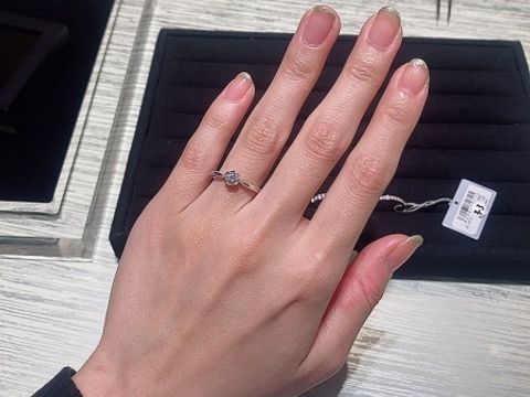 【TRECENTI(トレセンテ)の口コミ】 センターダイヤとリングの繋ぎ目がかなり細くなっており、センターダイヤ…